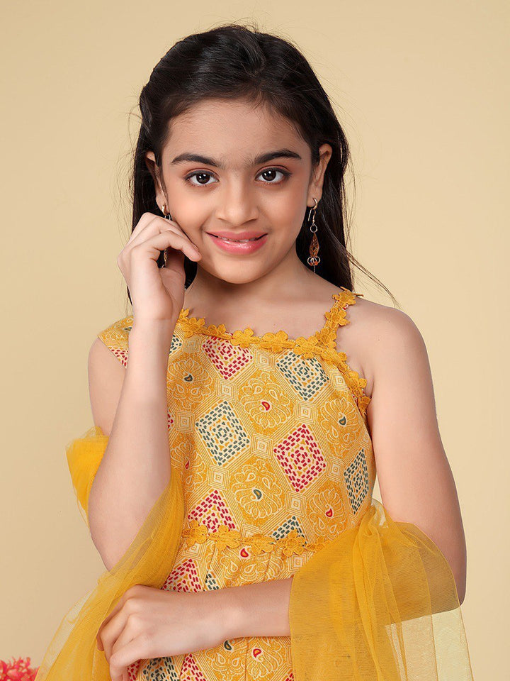 Yellow suit girl - gracy