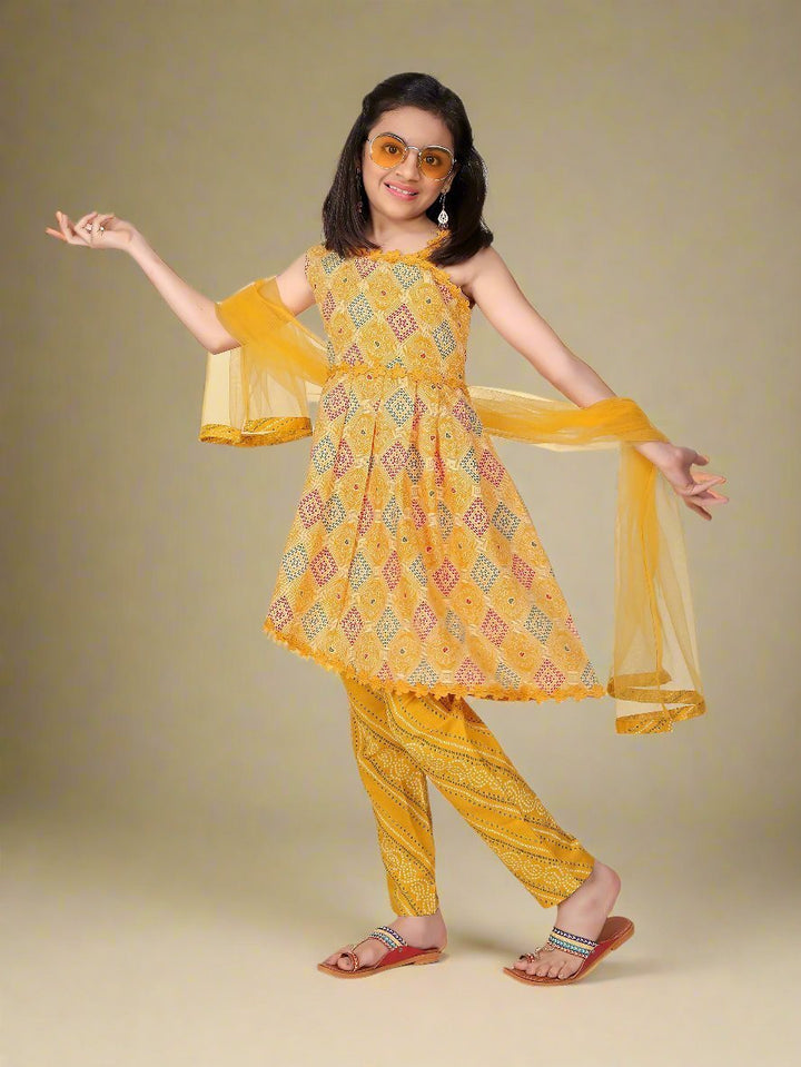 Yellow suit girl - gracy